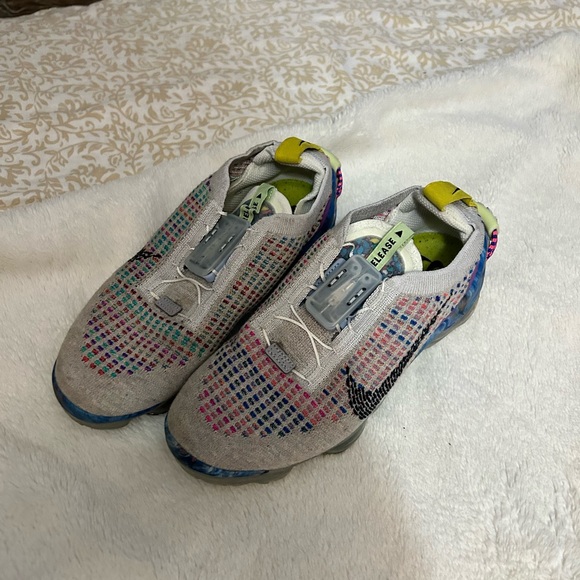 Nike shoes - Picture 2 of 4